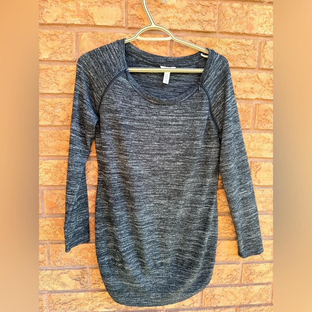 ▪️ 4/$25- Thyme Maternity Heathered Grey Long Sleeve‎ Top